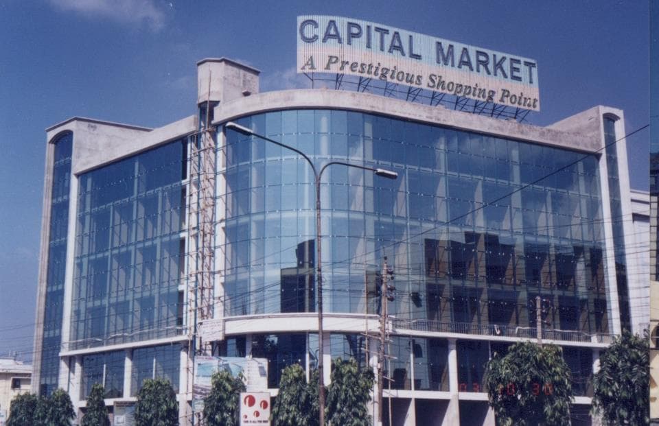 Capital Market, Dhanmondhi